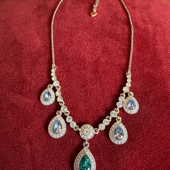 Carolee Jewelry - Vintage Elegant Silver and Green Teardrop Necklace